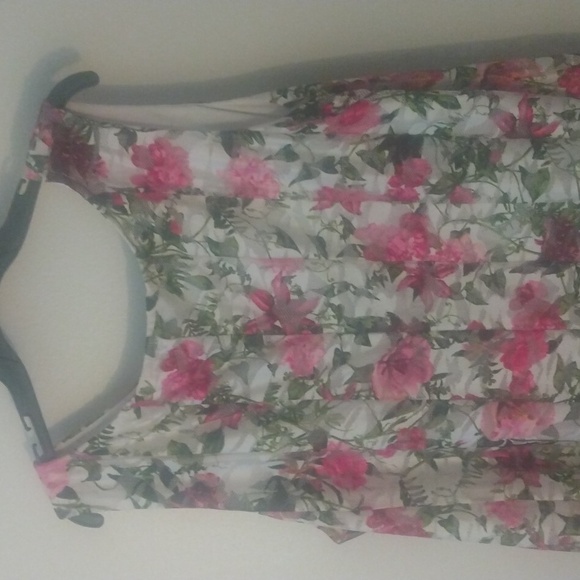 Size 22W - Beautiful white flowered dress by Perceptions. -- sleeveless - Picture 6 of 8